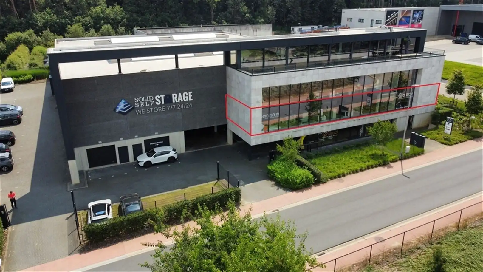 Kantoorgebouw foto {{pictureIndex}}