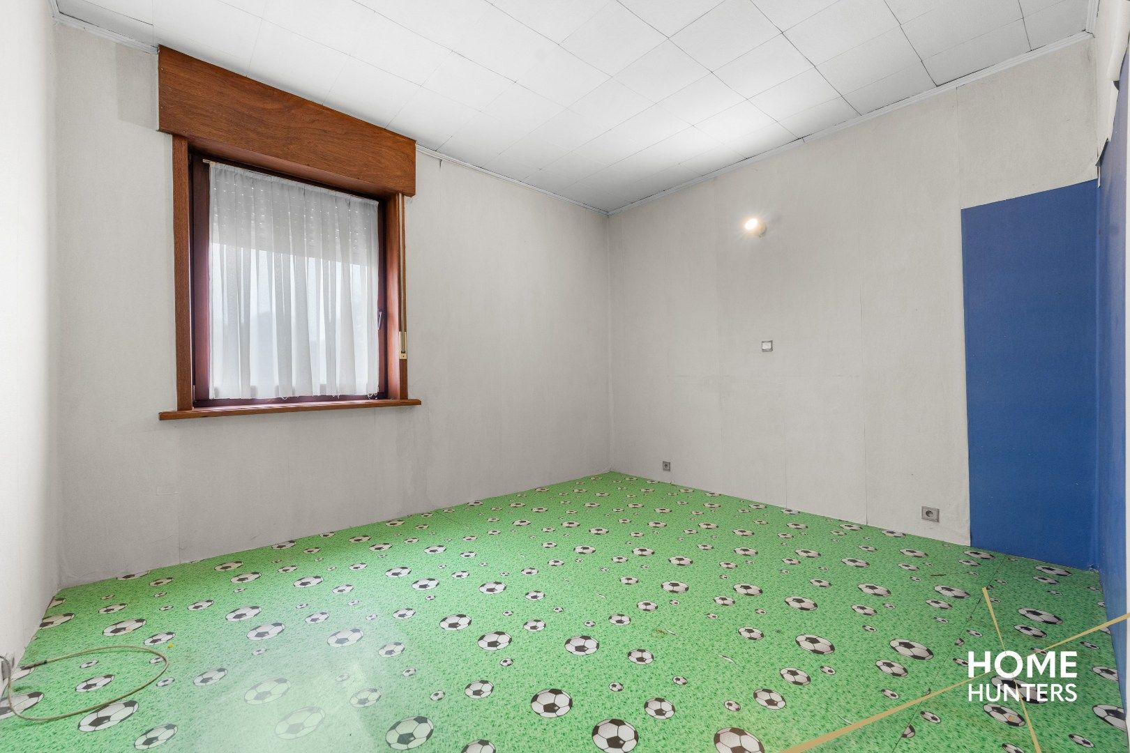 Charmante te renoveren rijwoning met 3 slaapkamers en diepe tuin op centrale ligging in Menen foto 17