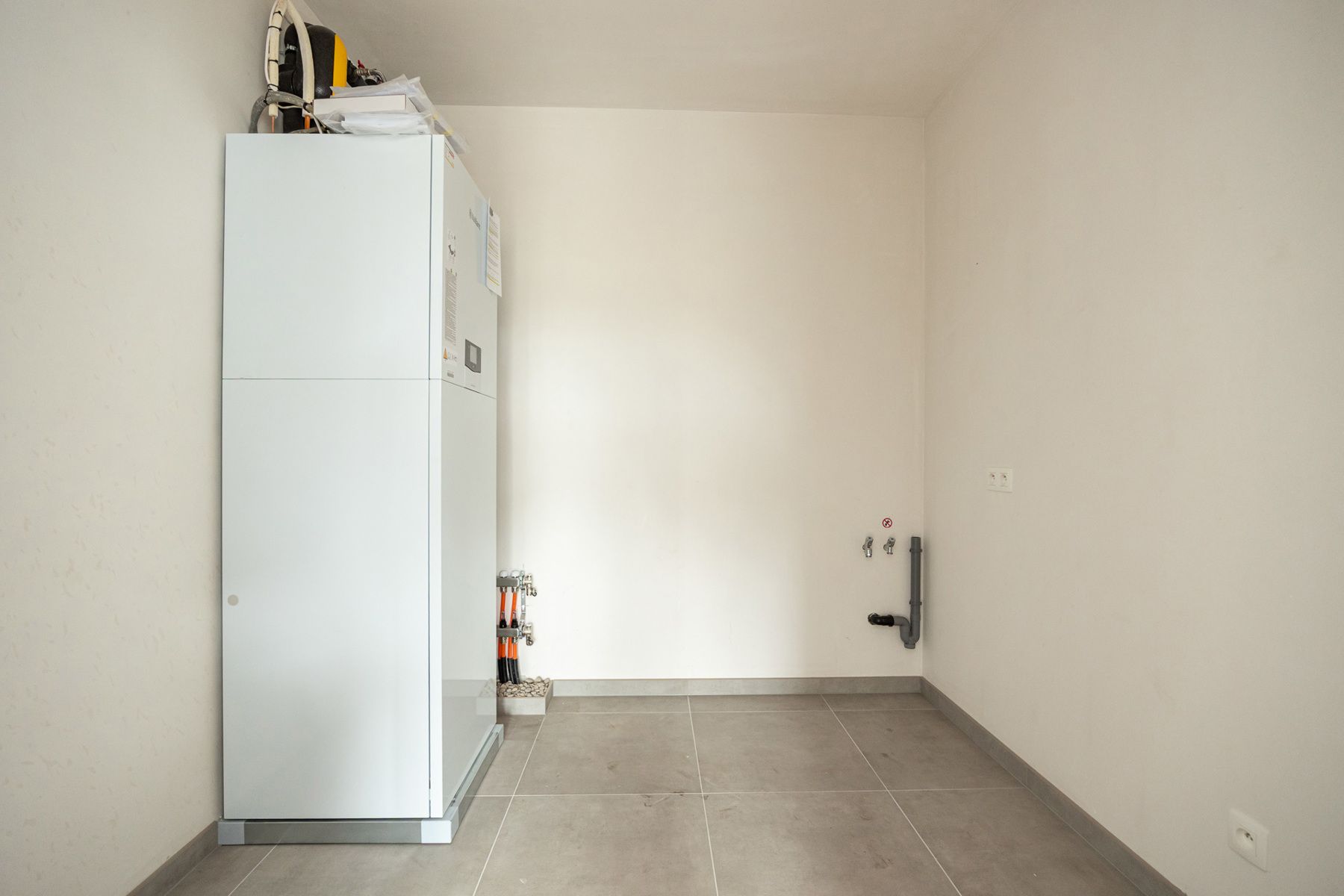 Woning met 4 slaapkamers en fietsenberging/carport op perceel van ca 327m² foto 8