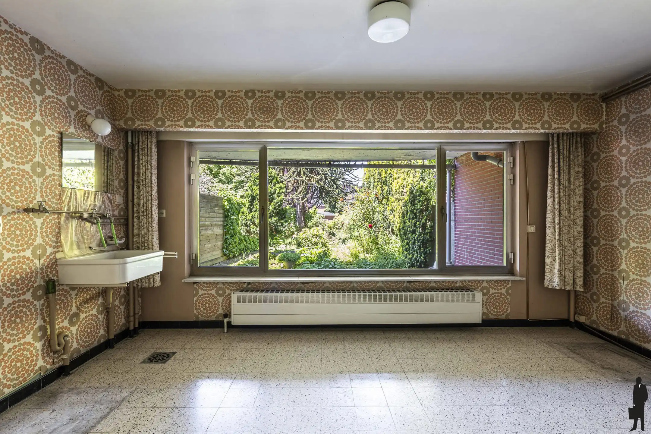 Op te frissen woning met 4 slpk en zuidwestgerichte tuin foto 3