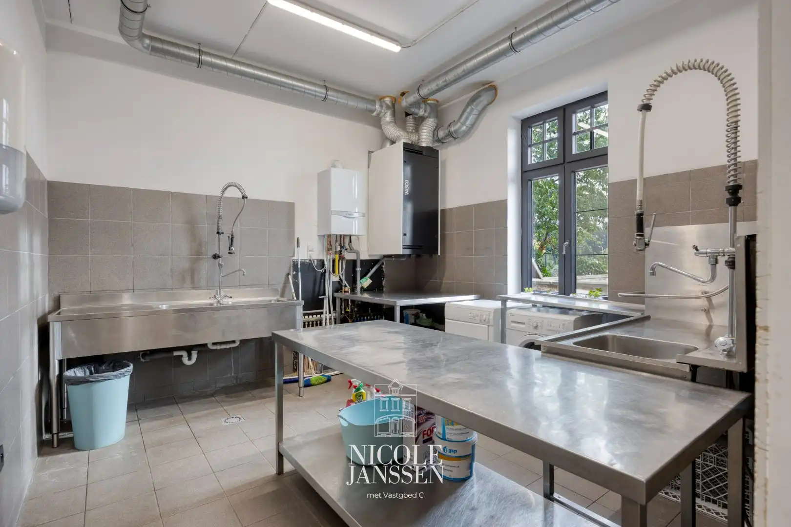 Handelspand met bovenwoning foto 12