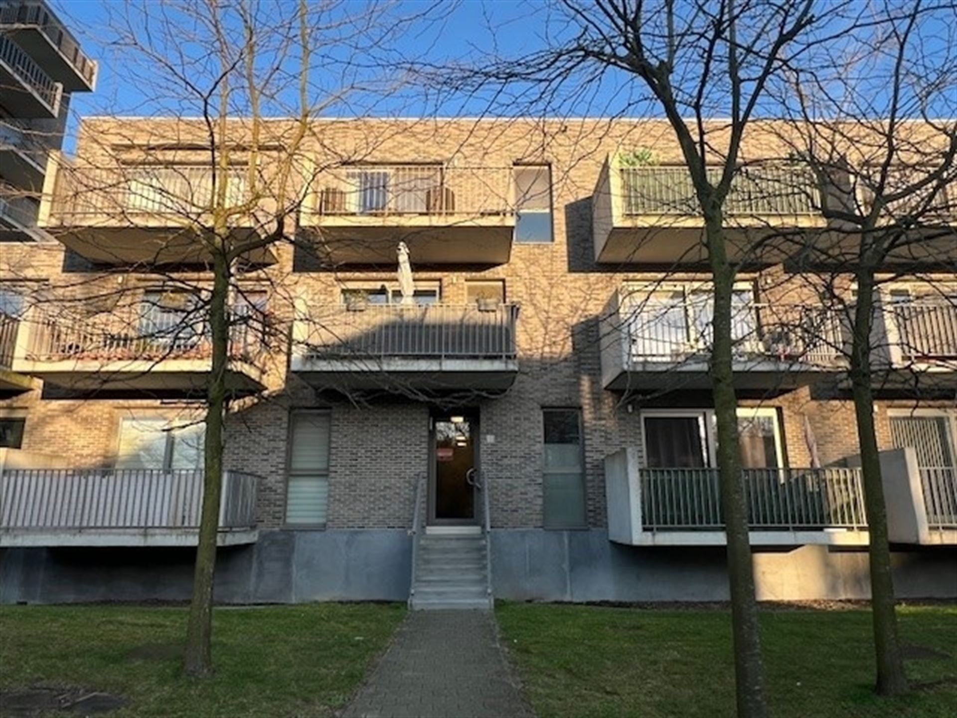 Appartement met autostaanplaats en zonnig terras foto 1