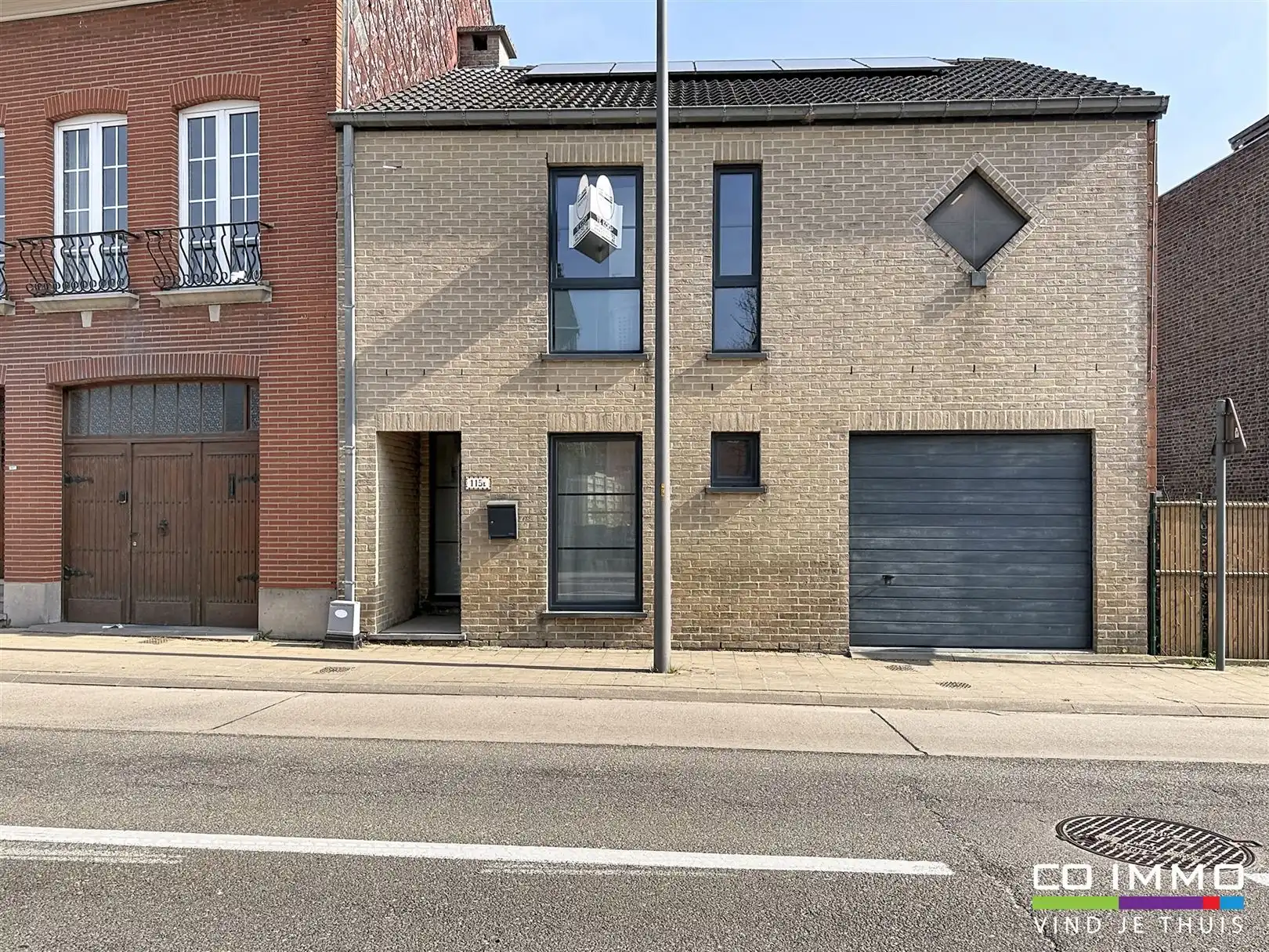 Eengezinswoning met garage, tuin, 3 slpks, 2a 02ca foto {{pictureIndex}}