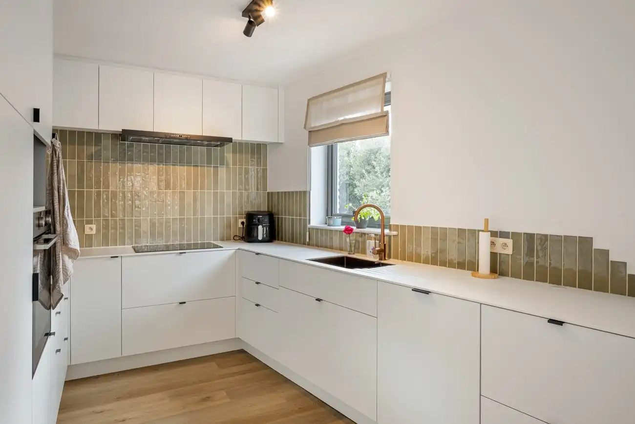 Ruim en lichtrijk appartement met ruime garage in het centrum Lochristi! foto 7