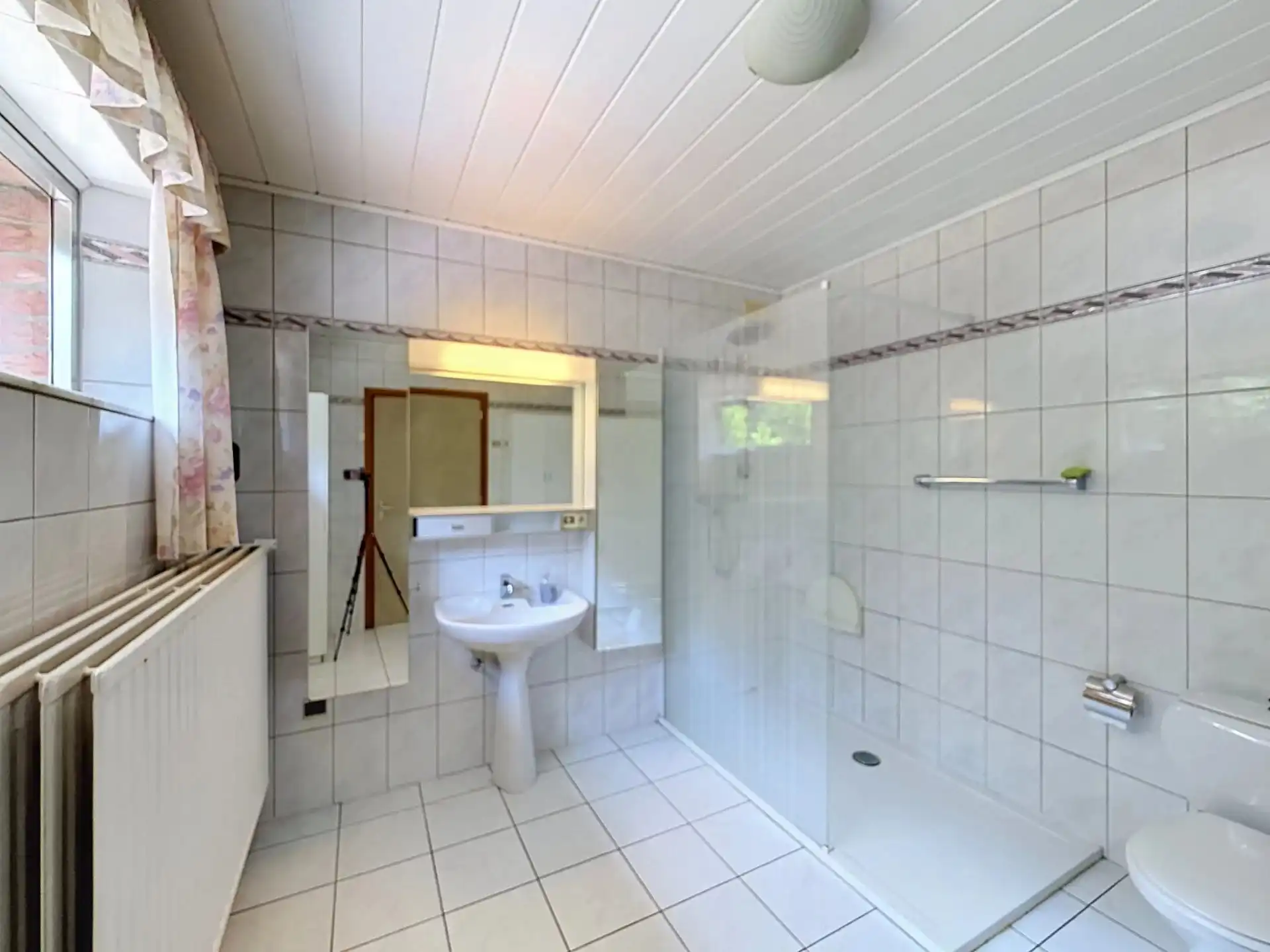 Op te knappen woning met veel mogelijkheden op een mooi perceel. foto 14