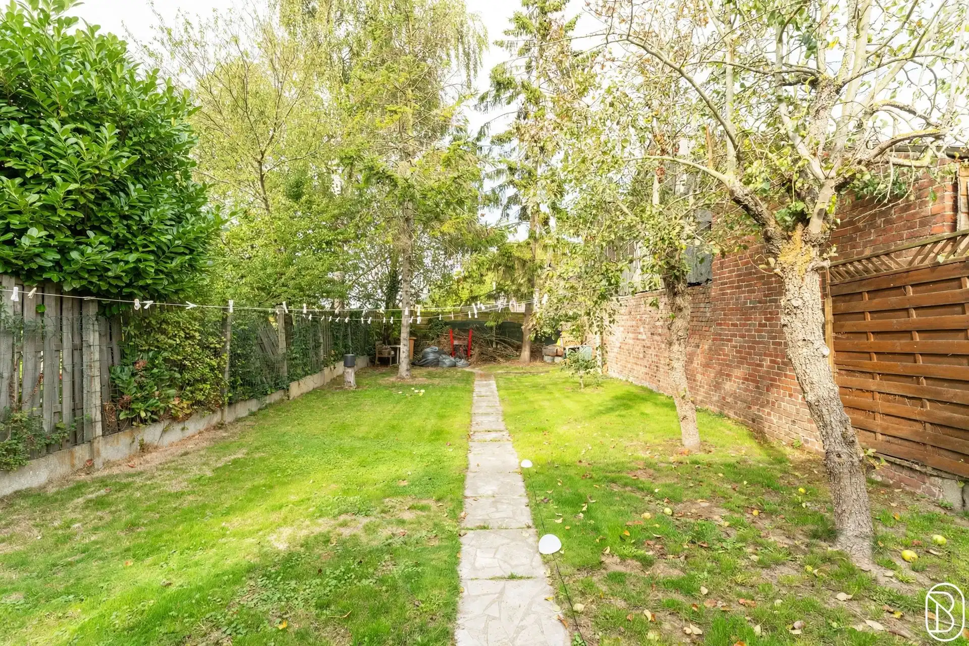 Ruime woning met tuin en handelsgelijkvloers foto 3