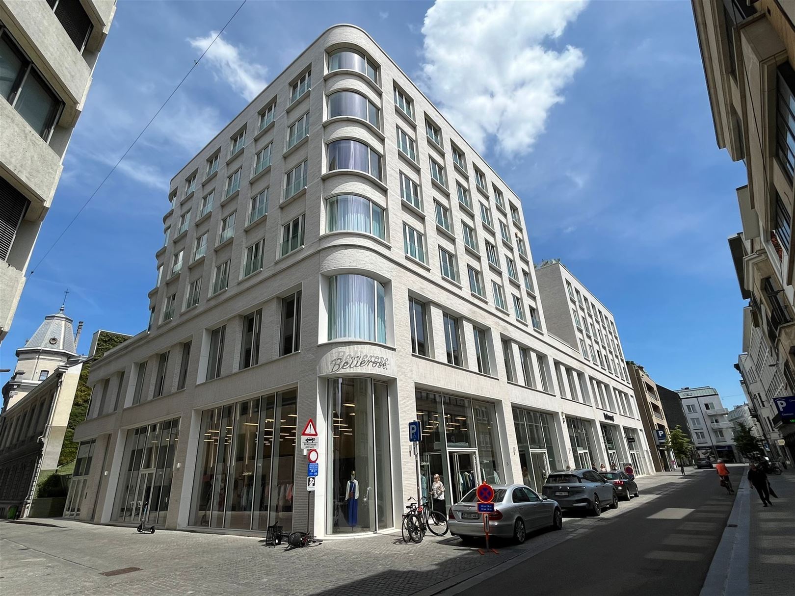 Kantoor te huur foto {{pictureIndex}}