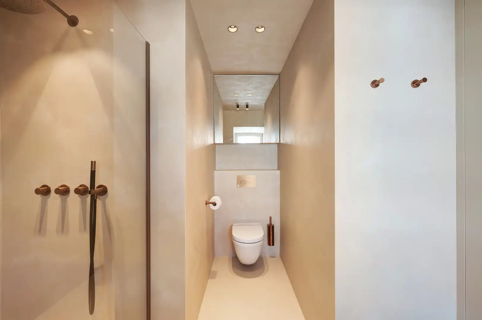 Sublieme zonnige penthouse met ruime terrassen en zijdelings zeezicht. foto 16
