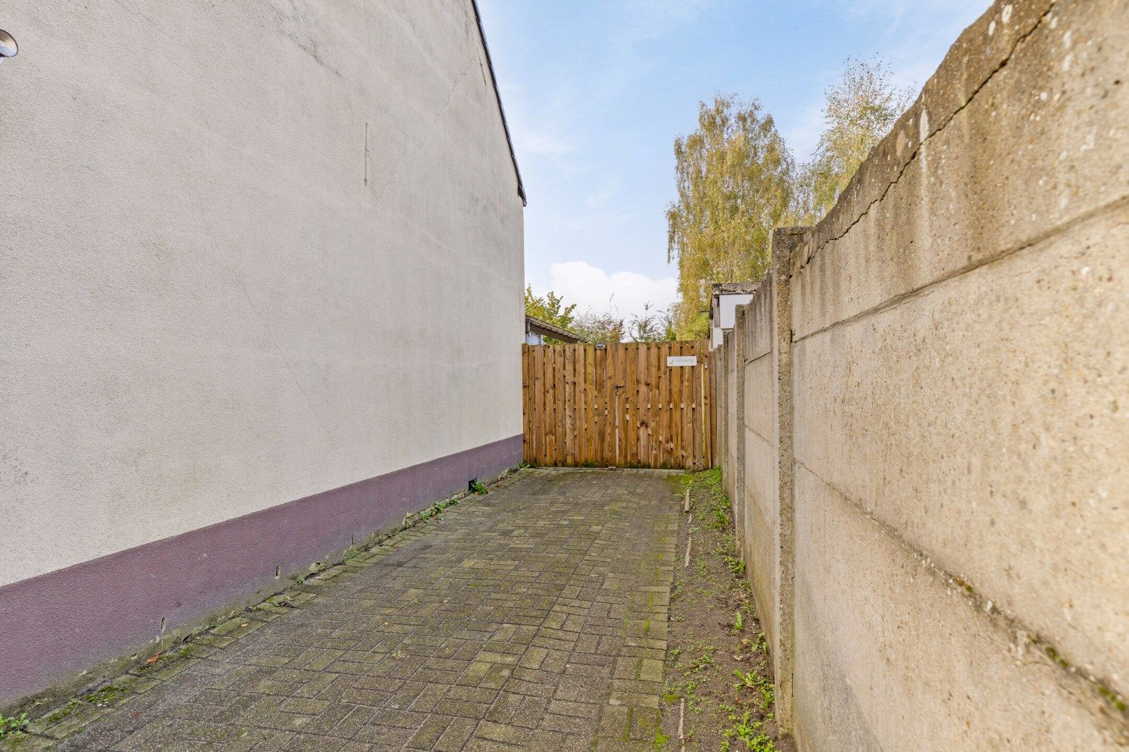 Instapklare halfopen bebouwing met 2 slaapkamers en zonnige tuin op wandelafstand van het centrum !  foto 14