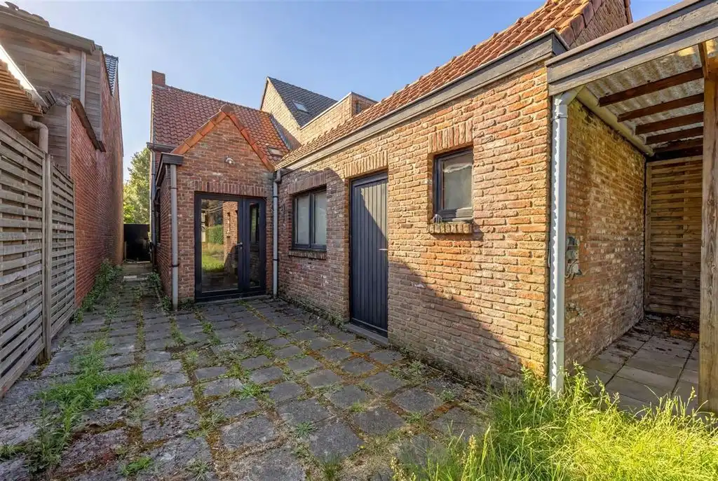 Te renoveren dorpswoning in doodlopende straat foto 14