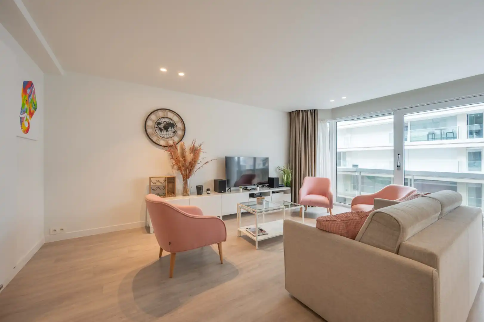 Instapklaar 3-slaapkamerappartement met zijdelings zeezicht foto 4
