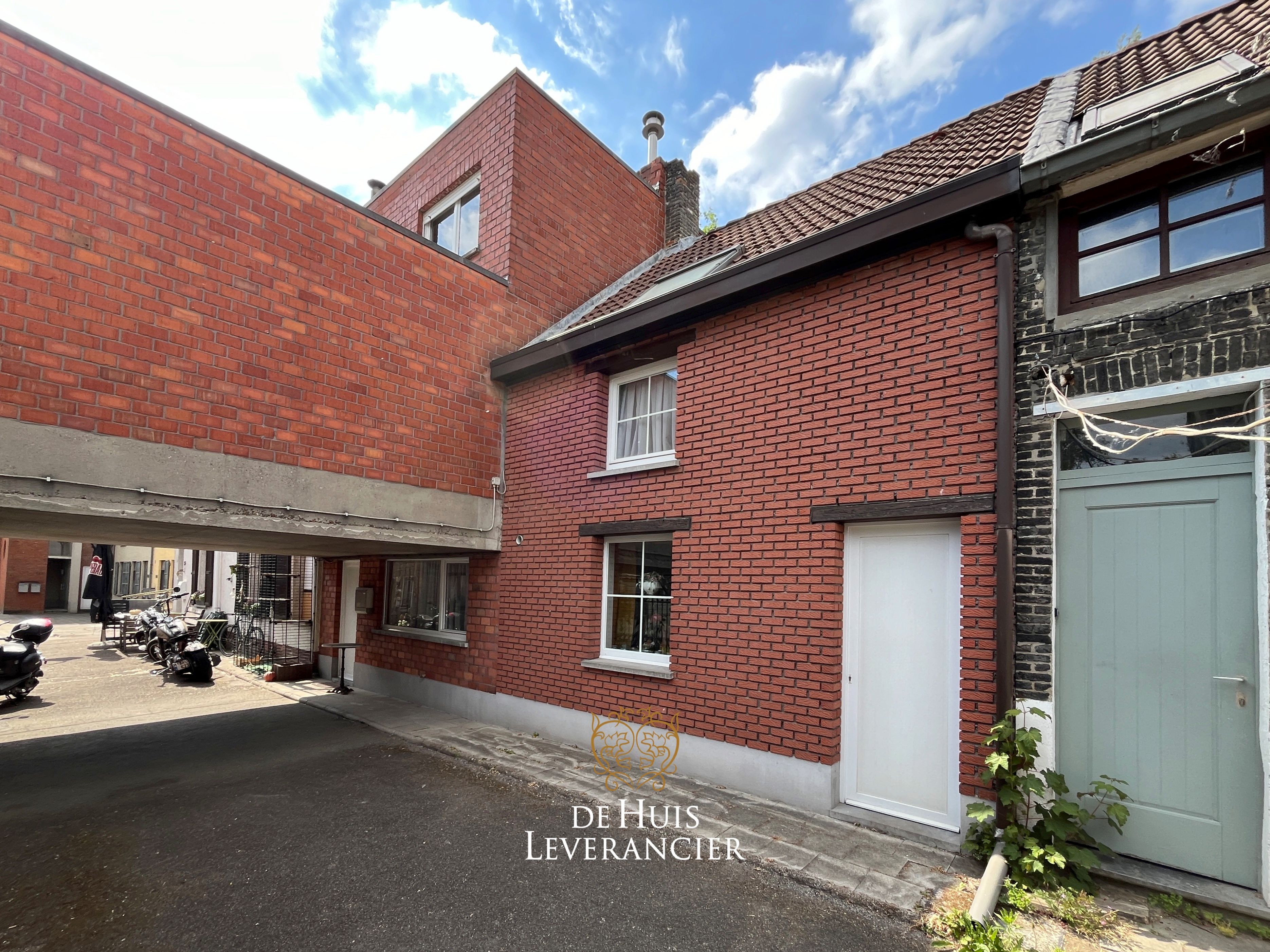 Zeldzame renovatiekans te koop in hartje Noeveren ! Unieke woning met ruimte, groen en grote garage foto 34
