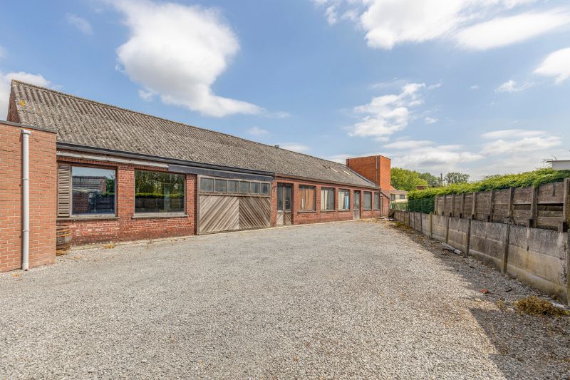 Magazijn 900 m2 te huur. foto {{pictureIndex}}