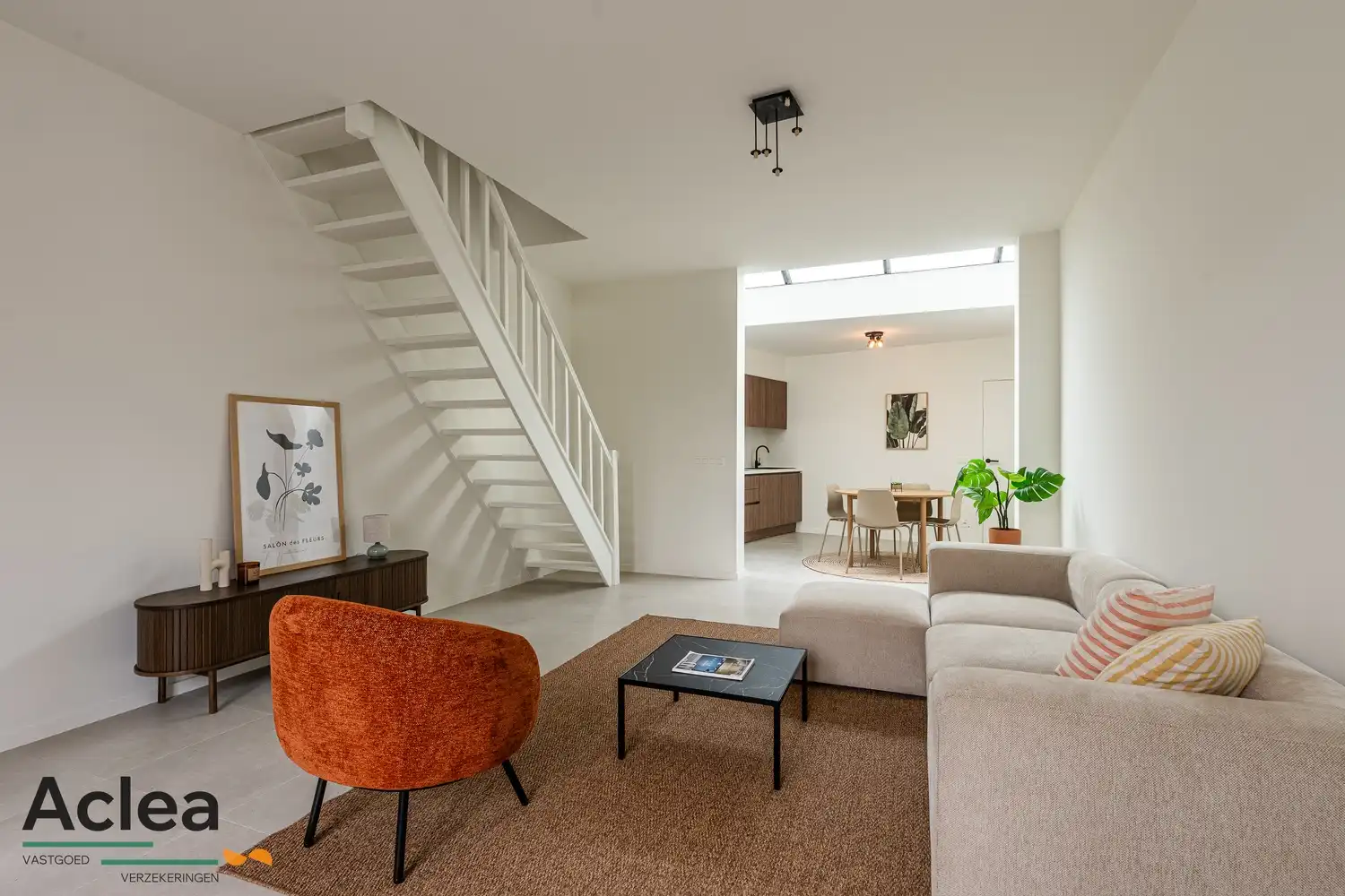 Stijlvol gerenoveerde woning met tuin en parkeerplaats foto 4