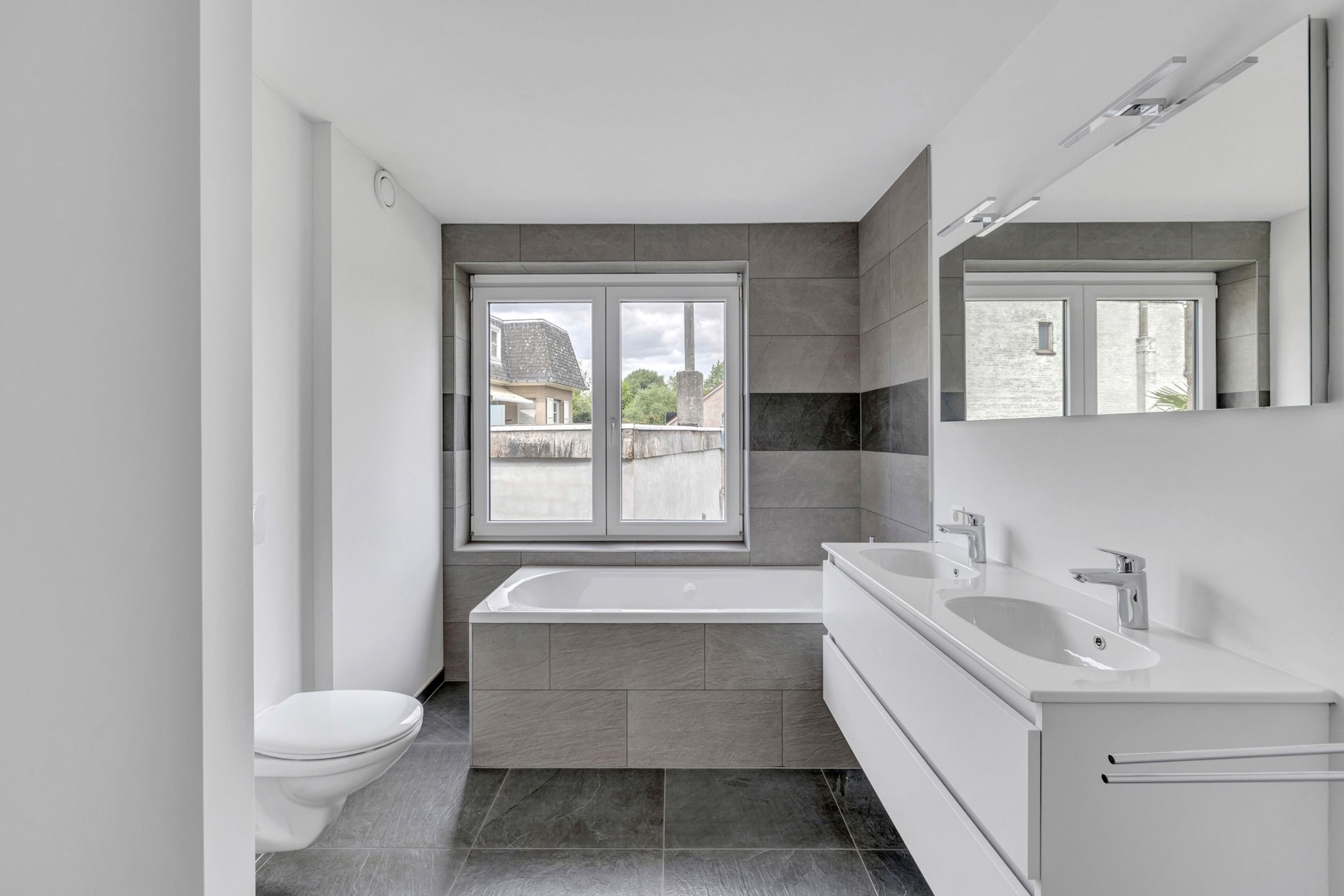 Nieuwbouwwoning met 4 slaapkamers en uitstekende verbinding foto 17