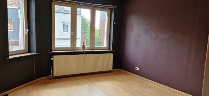 Ruime EENGEZINSWONING met grote leefruimten, 2 slaapkamers en mooi terras, woning met mogelijkheden, op 1 are 33 ca. foto 15