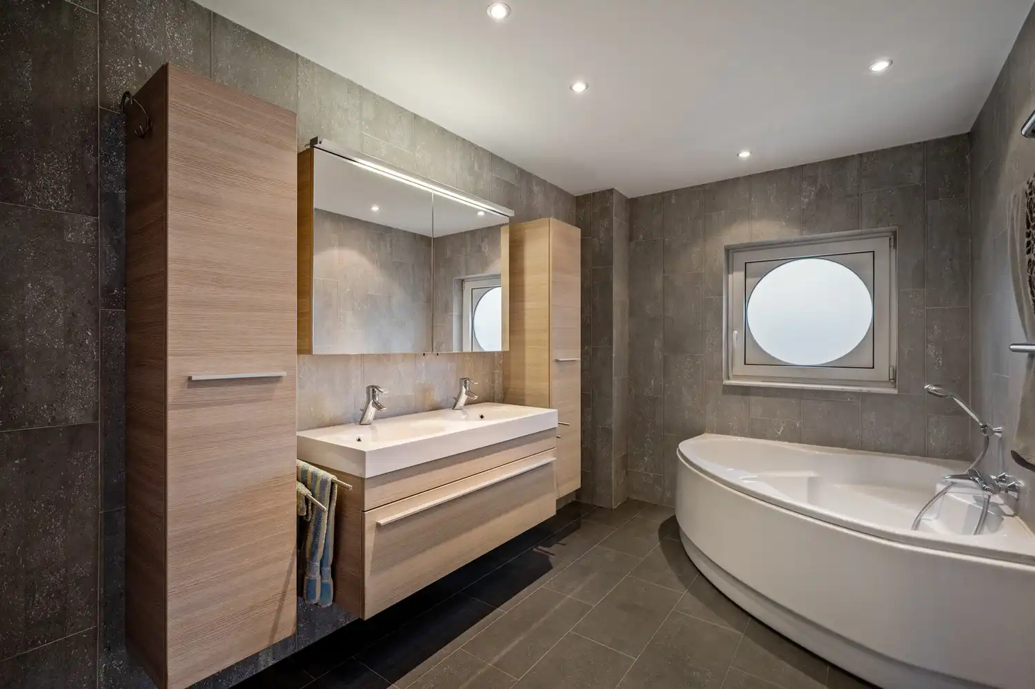 Veelzijdige, instapklare woning met studio te Lier foto 14