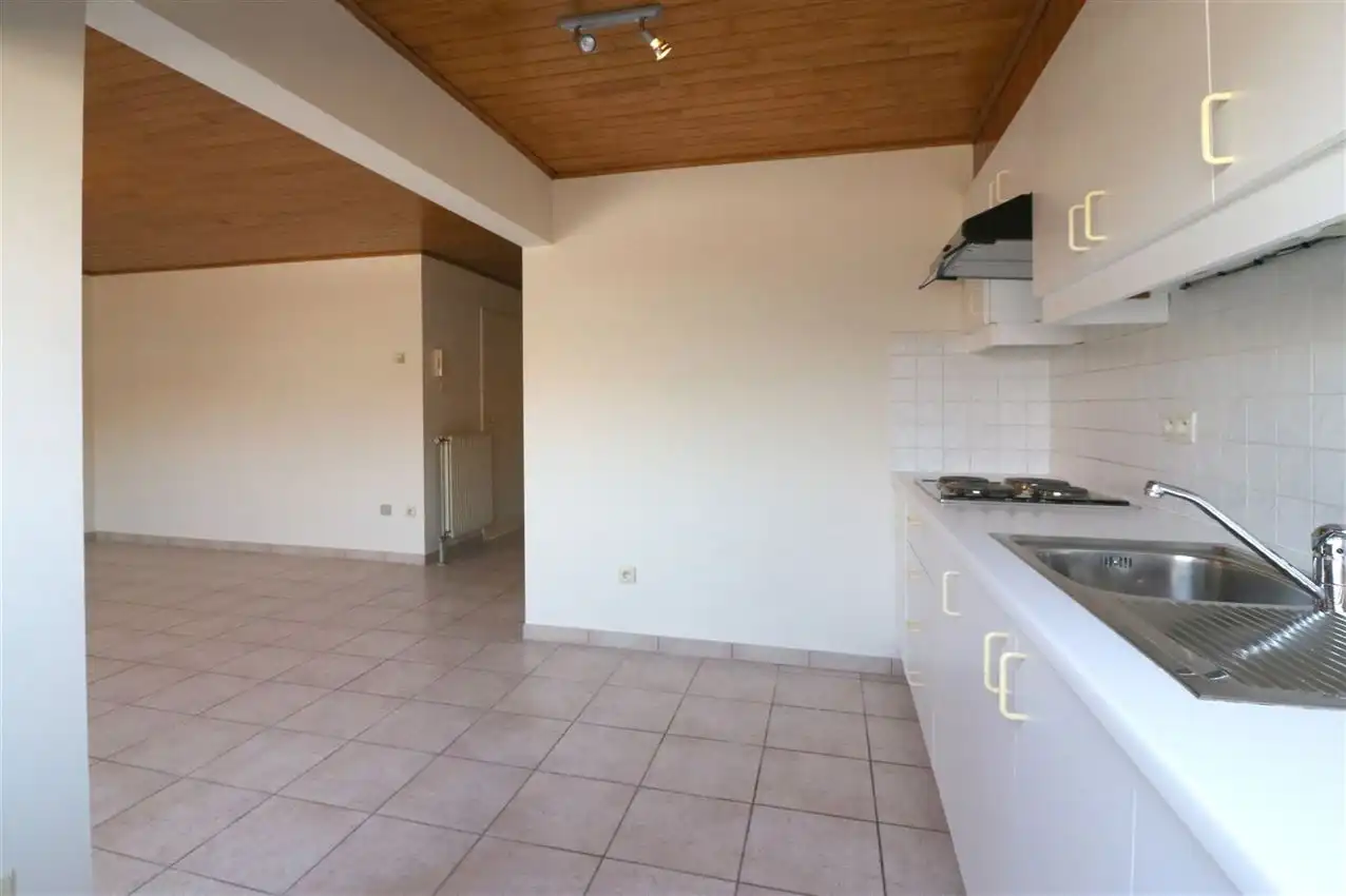 Gezellig dakappartement, grote leefruimte, 1 slpk. en garage  foto 6