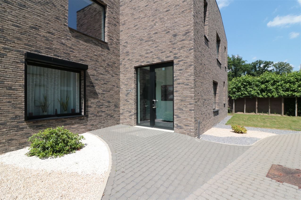3 appartementen en 4 autostaanplaatsen foto 12