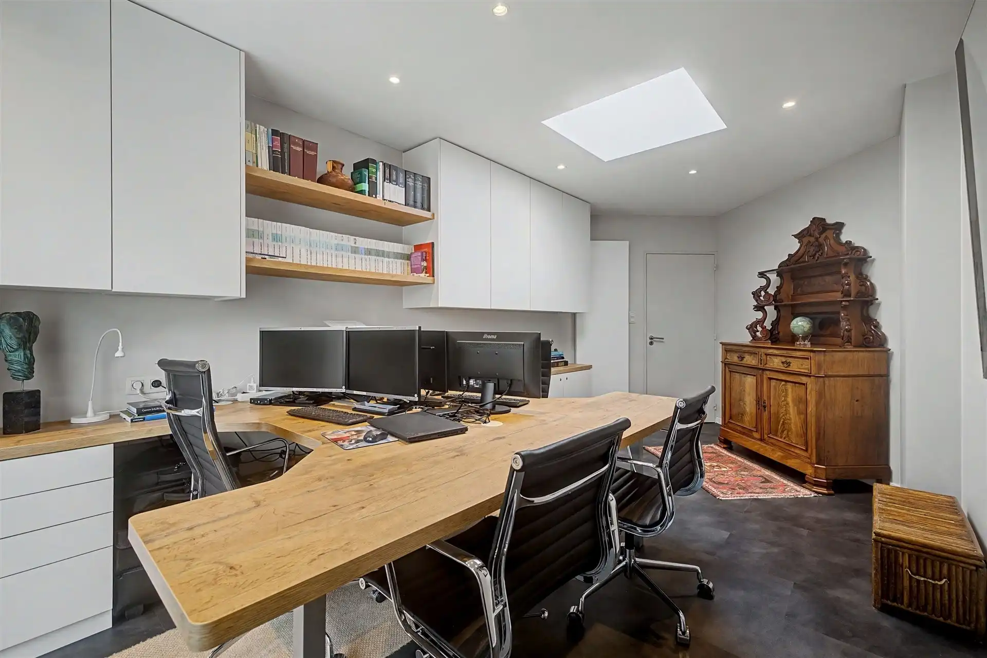 Stijlvolle gezinswoning met 3 slaapkamers en thuiskantoor (926m²) foto 16