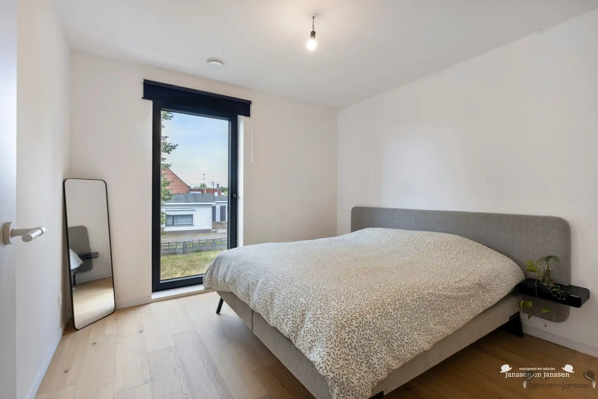 Moderne halfopen bebouwing uit 2024 met hoogwaardige afwerking foto 14
