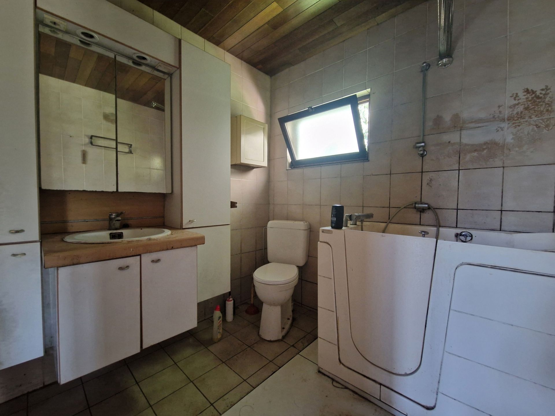 Gelijkvloerse, te renoveren woning op 10 are  foto 6