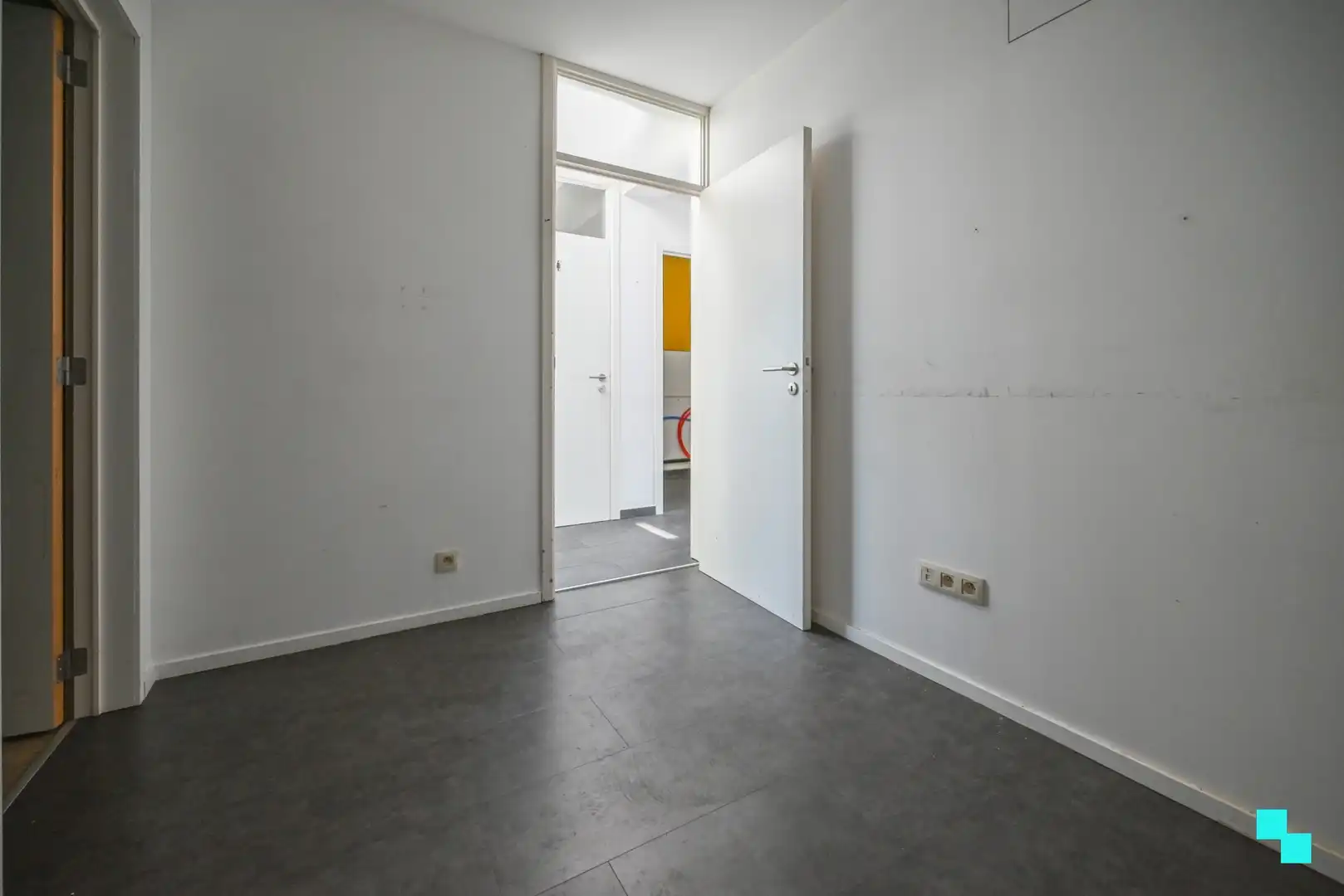 Uiterst goed gelegen commerciële ruimte te Bosmolens foto 11
