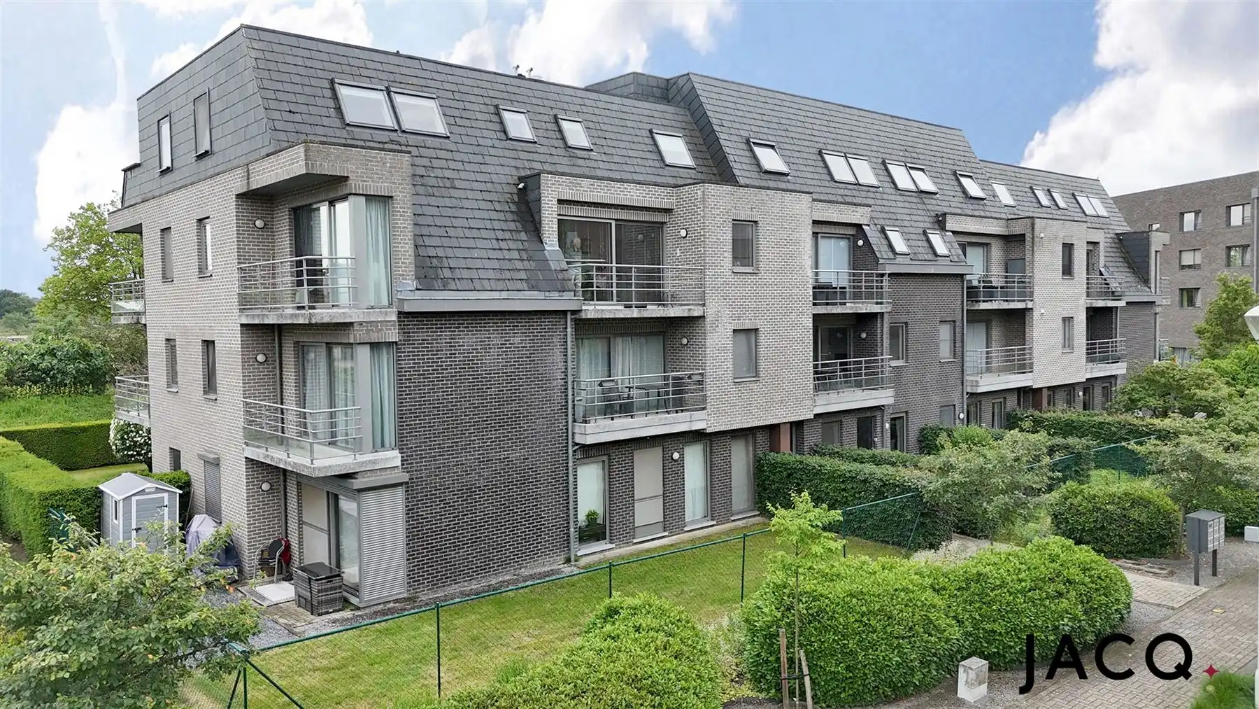 Instapklaar appartement met 2 slaapkamers op toplocatie! foto {{pictureIndex}}