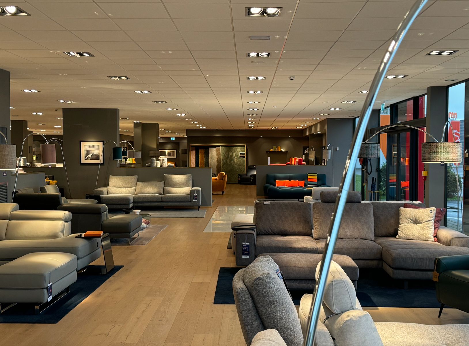 Multifunctioneel pand van 1.250 m²  foto 3
