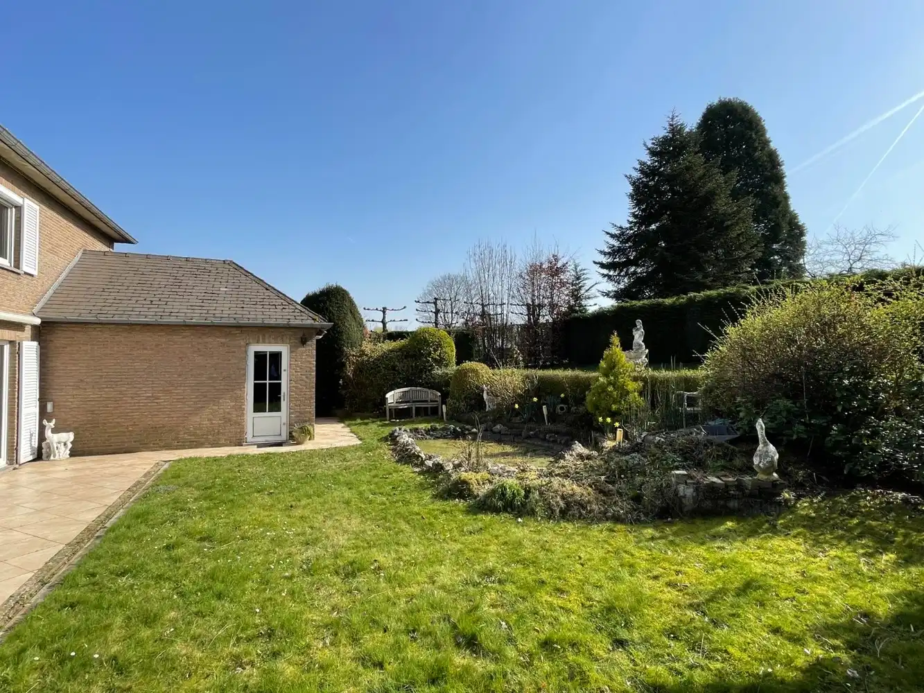 Karaktervolle vrijstaande villa met 5 slaapkamers en mooie tuin foto 23