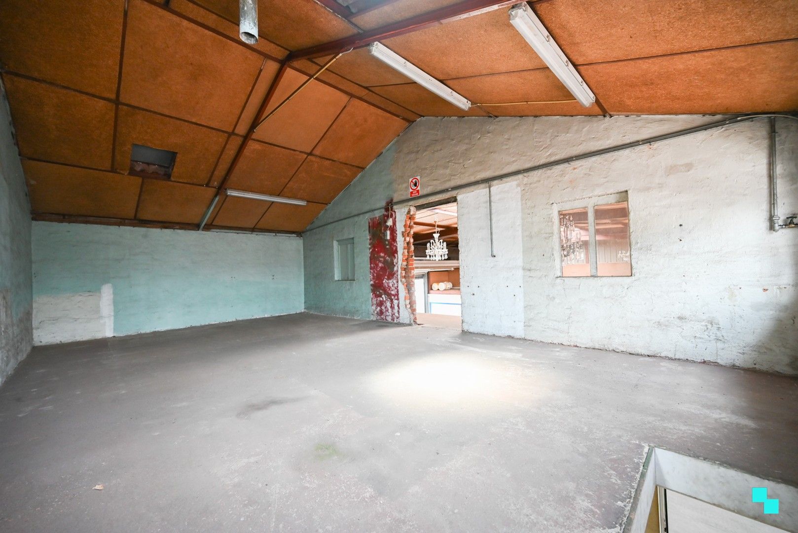 Te renoveren woning met magazijn op zichtlocatie in Izegem foto 16