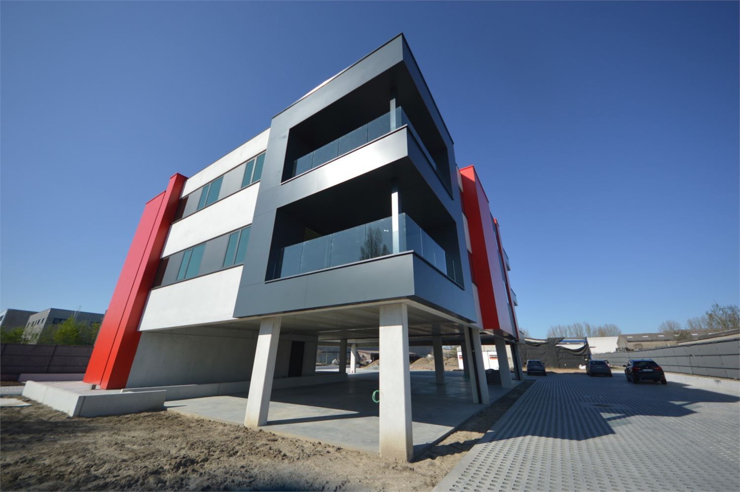 NIEUWBOUWKANTOREN MET PARKING NABIJ E40 foto 14