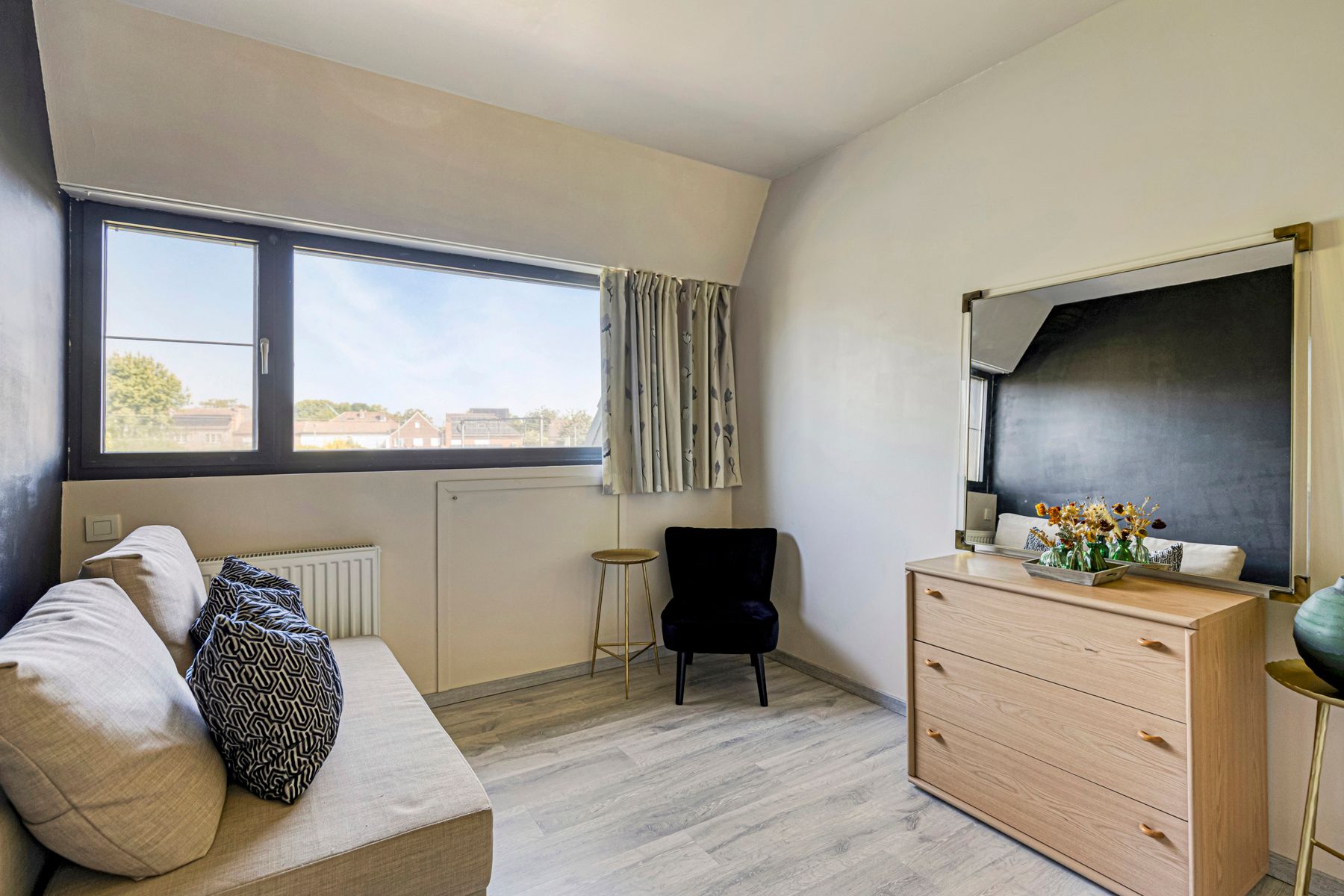 INSTAPKLARE FAMILIEWONING (4 SLAAPKAMERS + BUREAU) TE KOOP foto 25