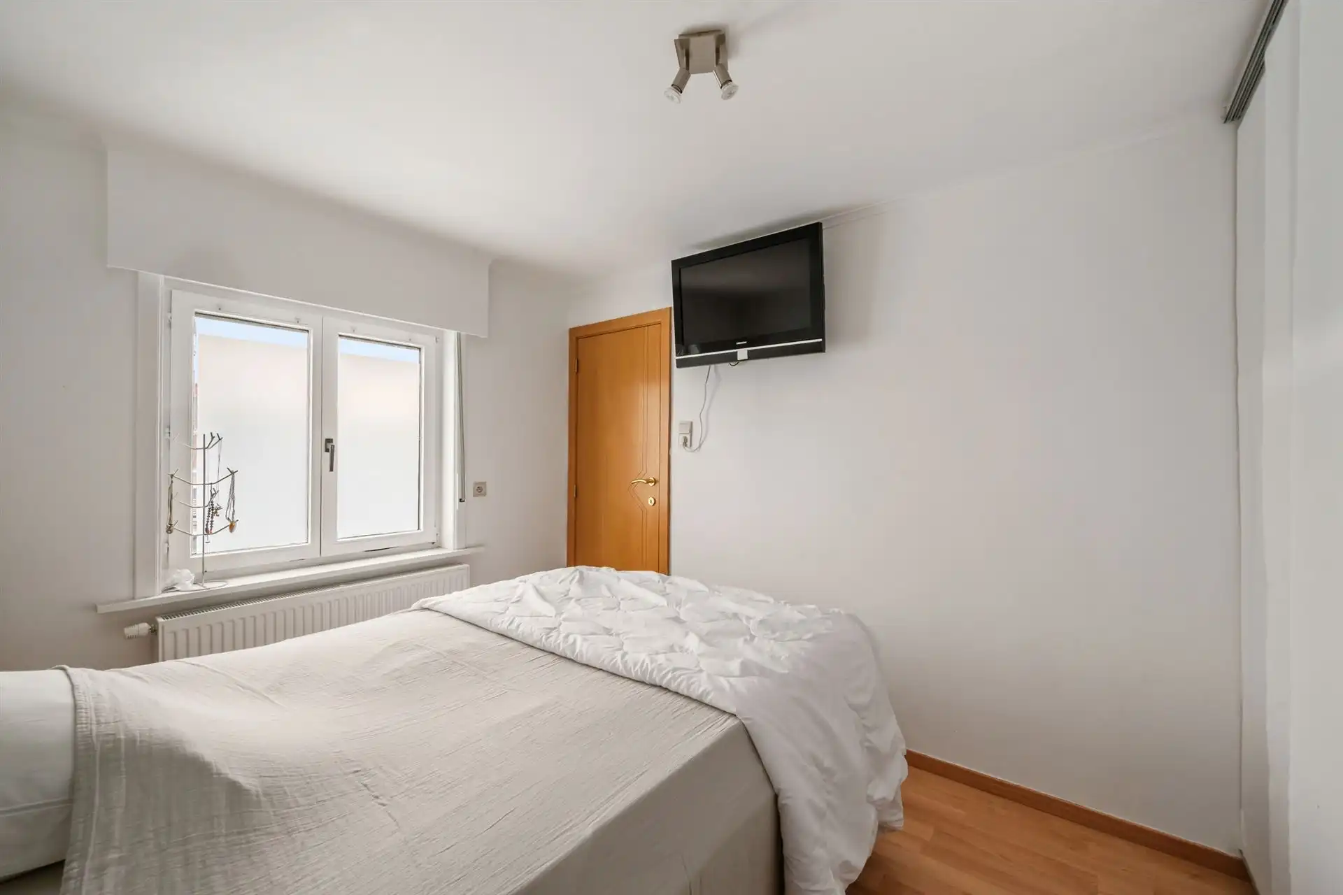 TOPPER! Rustig gelegen gerenoveerde woning met 3 slpk&tuin foto 12