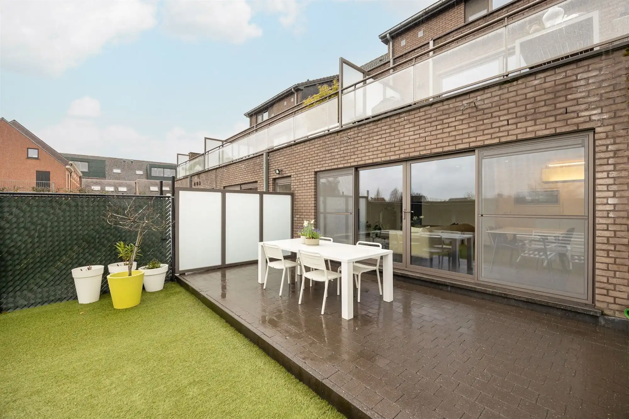 Instapklaar gelijkvloers appartement met tuin en carport foto 24