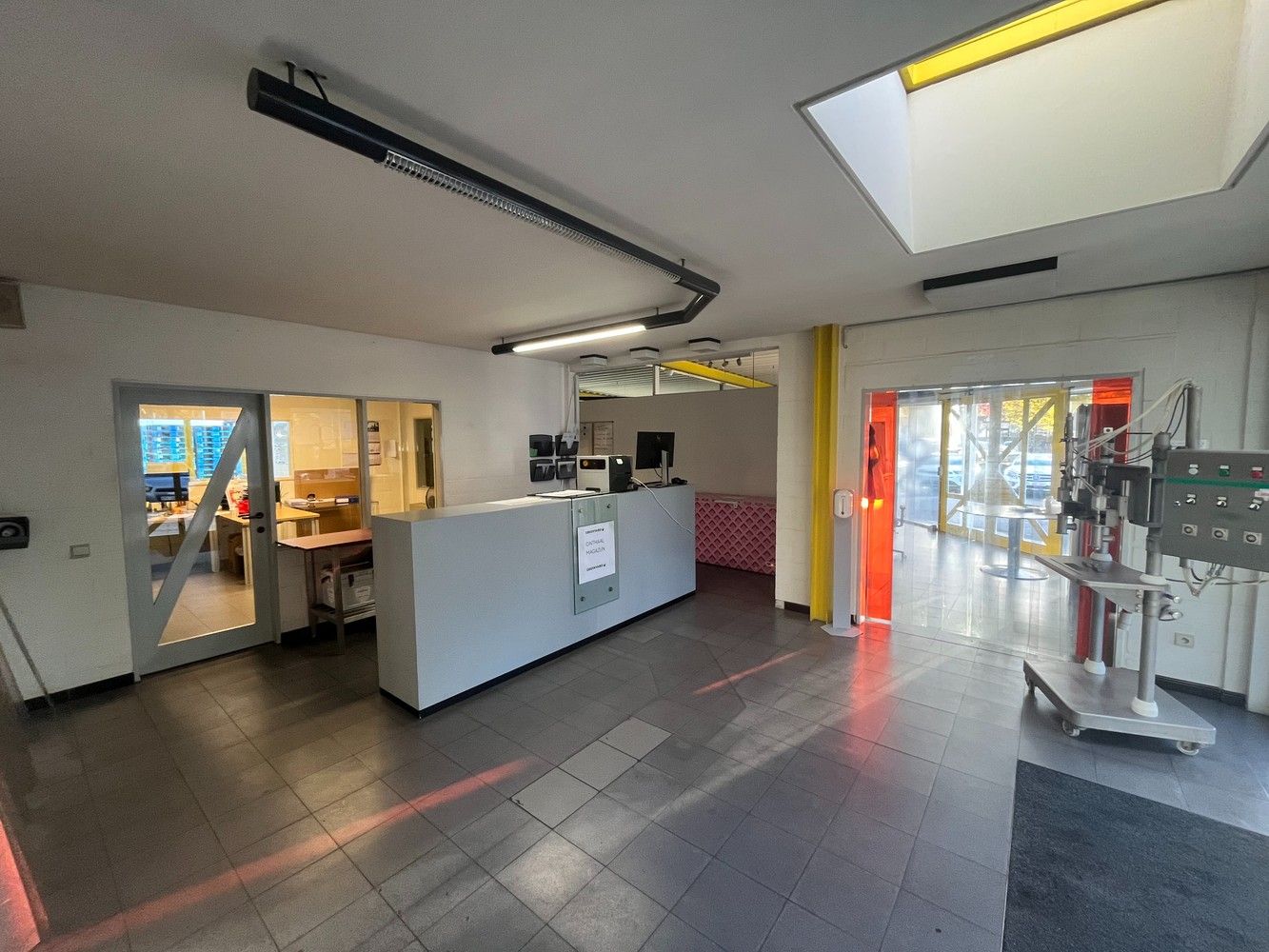 1.144m² Bedrijfsgebouw op 25a38ca foto 3