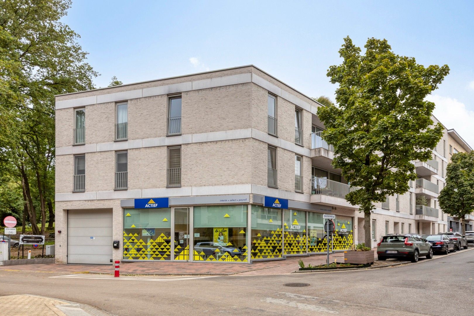 Te koop: lichtrijk appartement in hartje Genk foto 3