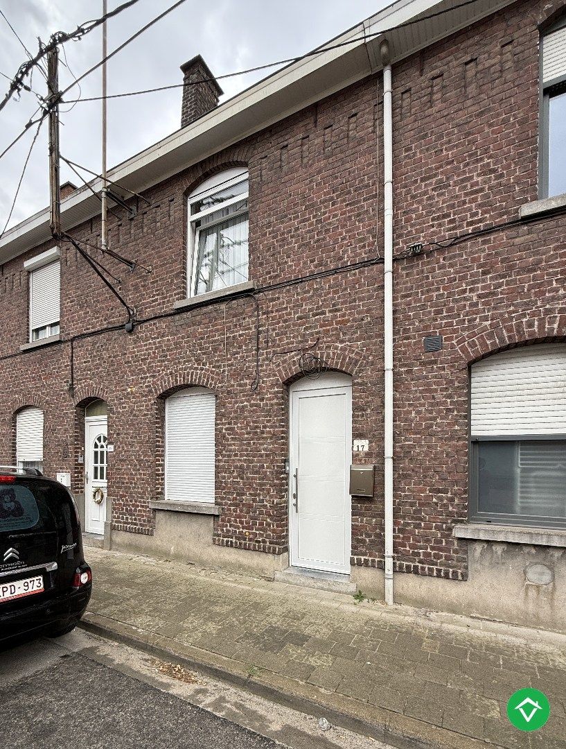 Volledig gerenoveerde rijwoning met 3 slaapkamers en terrastuin in centrum Roeselare foto 2