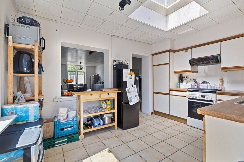 Op te knappen gezinswoning met mogelijkheid tot 4 slaapkamers TE KOOP in Oostrozebeke! foto 5
