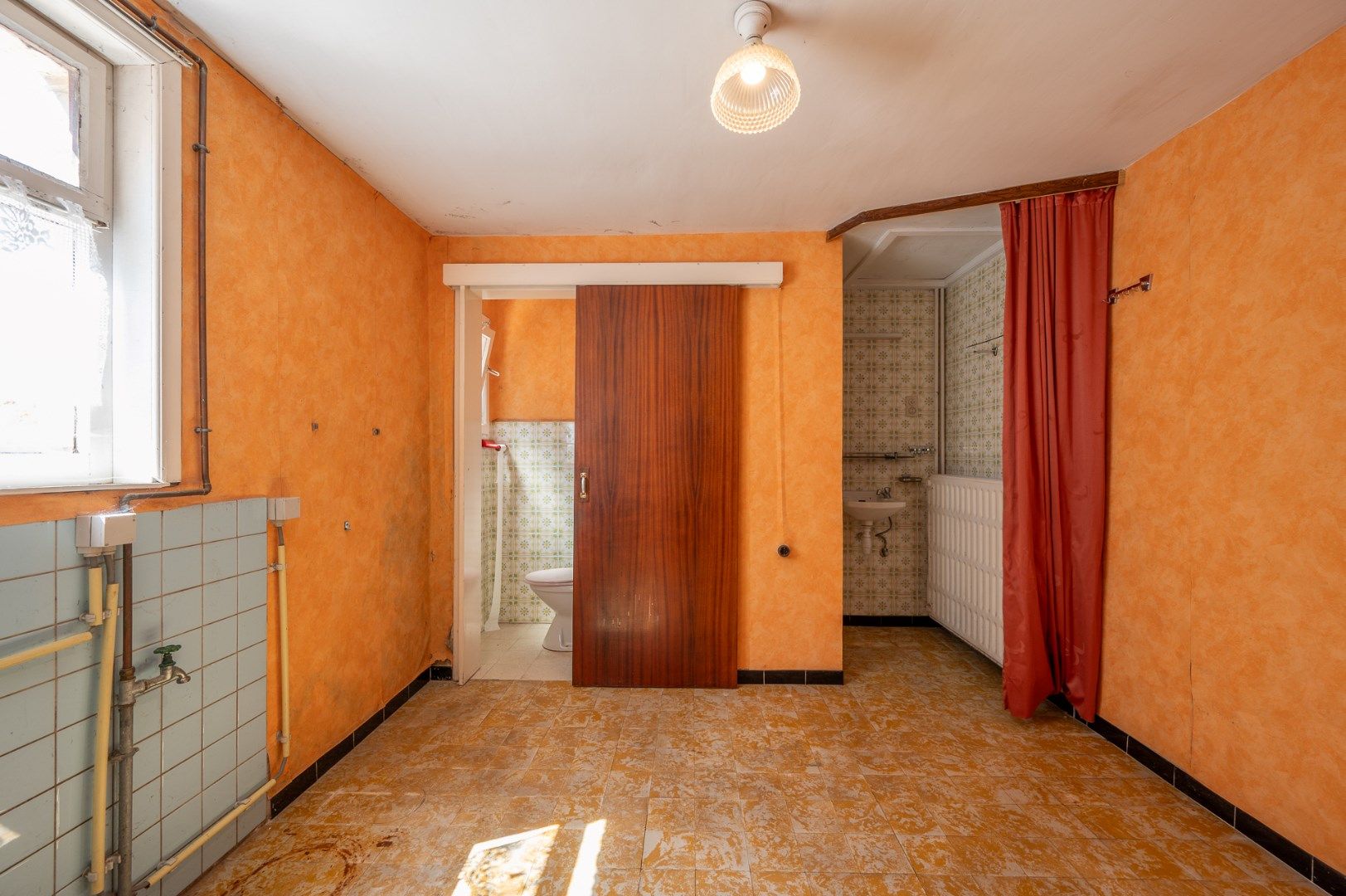 Te renoveren woning met veel potentieel op toplocatie in Maldegem foto 6