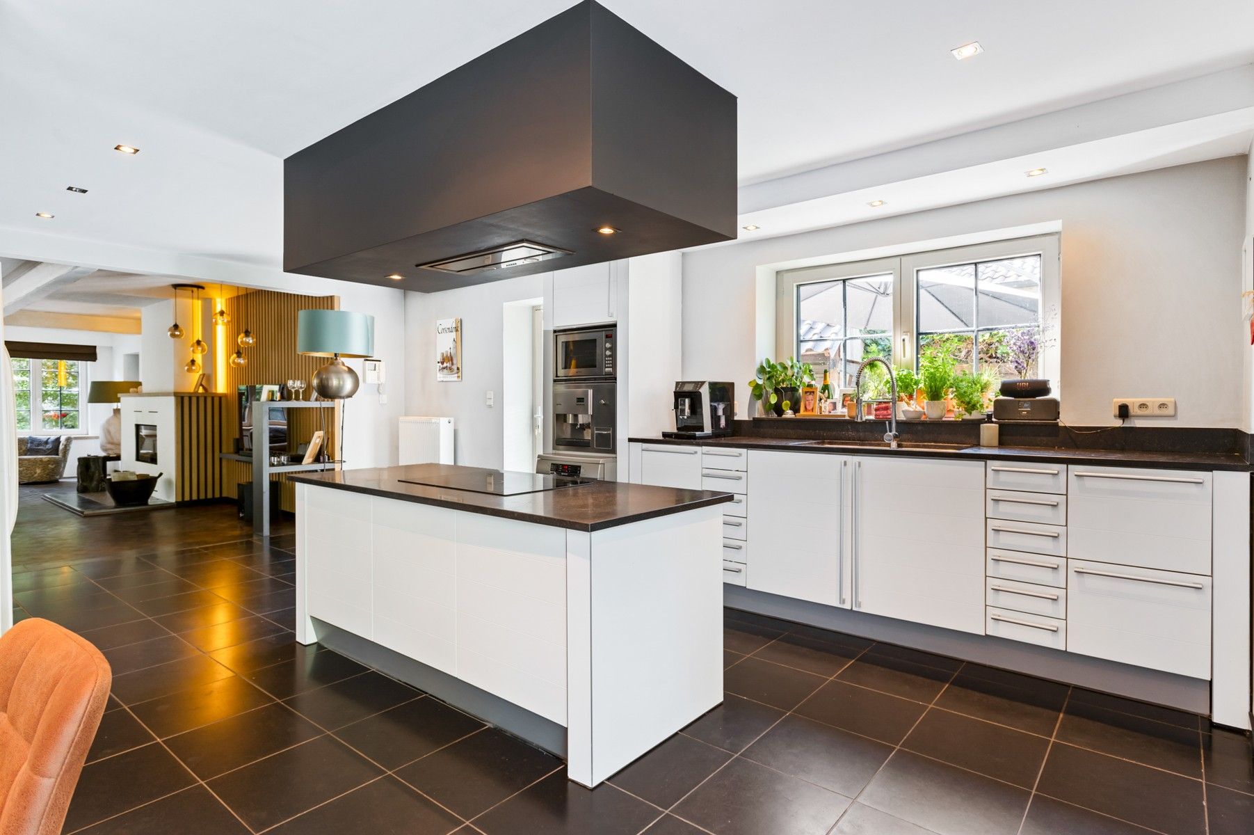 IN OPTIE !! Charmante en ruime villa met zwembad foto 10