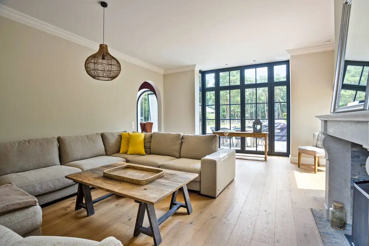 Exclusieve villa met oa 5 slaapkamers en verwarmde zwemvijver  op 2.070 m². foto 5