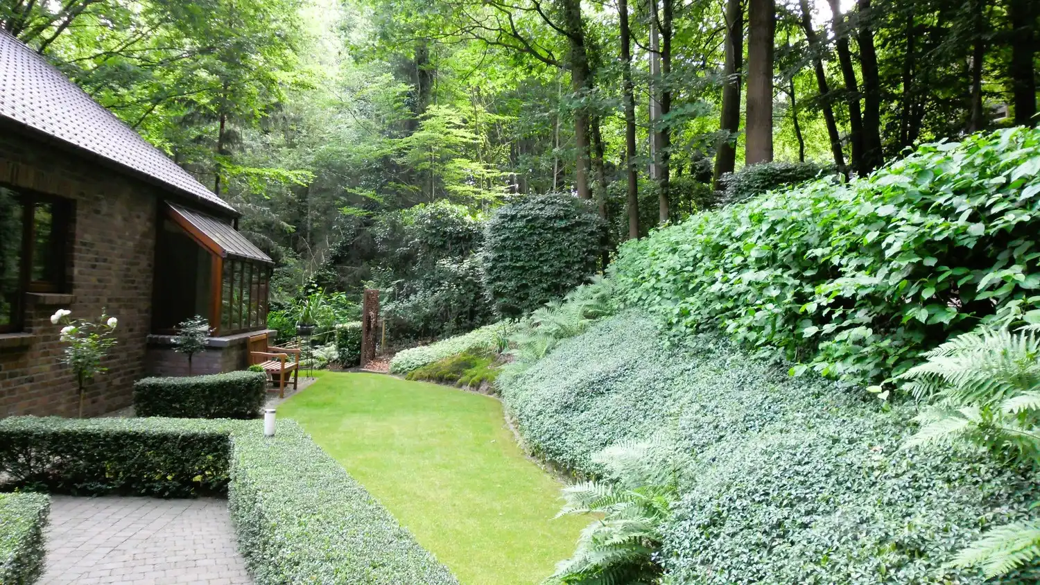 Villa gelegen in een prachtig bebost kader, zeer rustig gelegen, 3 tot 5 slaapkamers, zeer grote kelder. foto 22