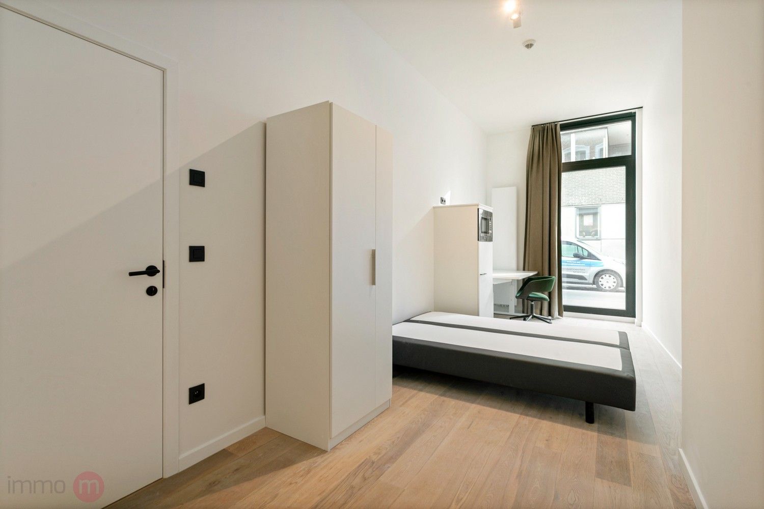 Kamers met eigen sanitair Tiensestraat 190. Prijs vanaf 690 euro/maand en 100 euro/maand kosten foto {{pictureIndex}}