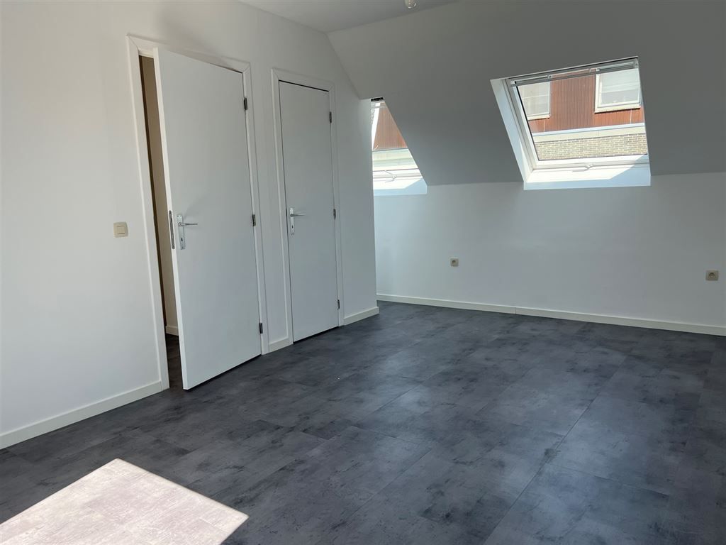 Instapklare woning in hedendaagse stijl in het centrum van Neeroeteren foto 24