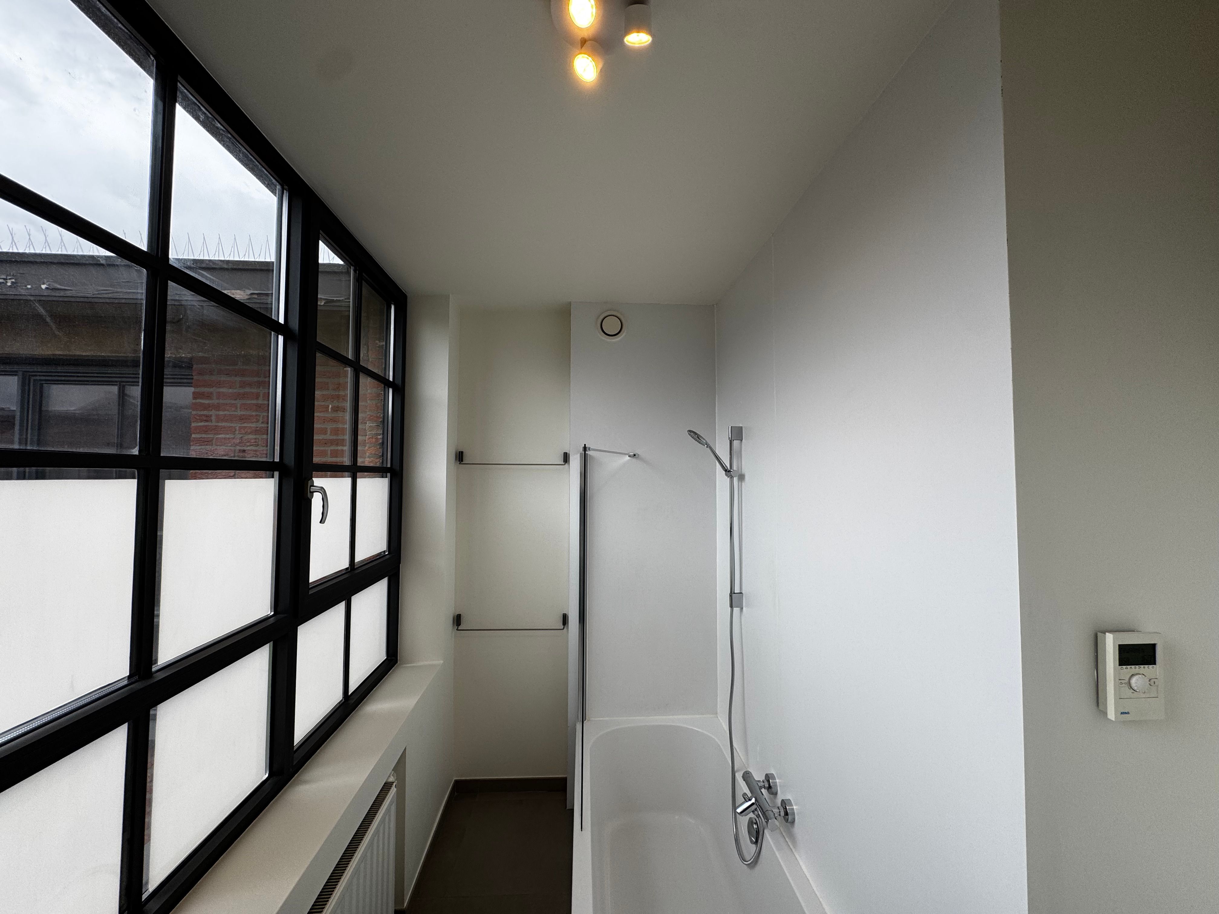 Gerenoveerde woning met 3 slaapkamers en tuin foto 12