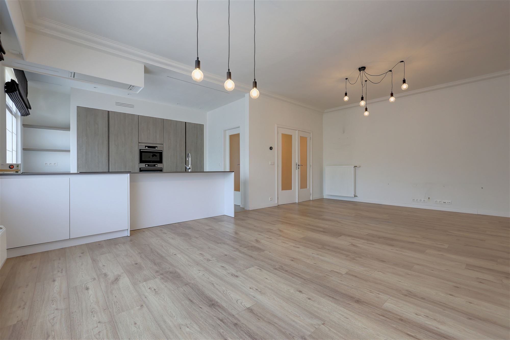 Prachtig appartement met twee slaapkamers, terras en garagebox in Wilrijk! foto 3