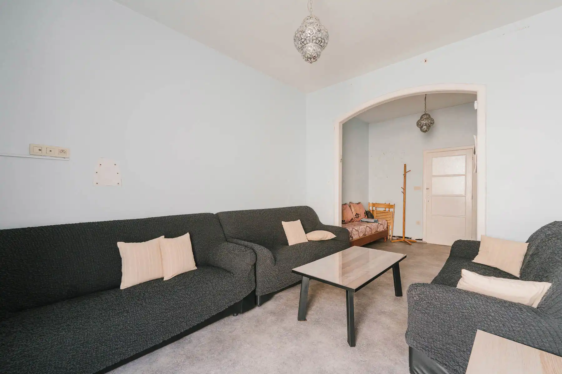 Karaktervol renovatieproject met garage te Mechelen foto 2