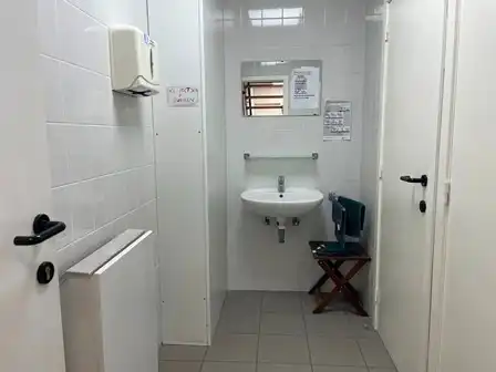 Centraal en rustig gelegen praktijk-/kantoorruimte foto 12
