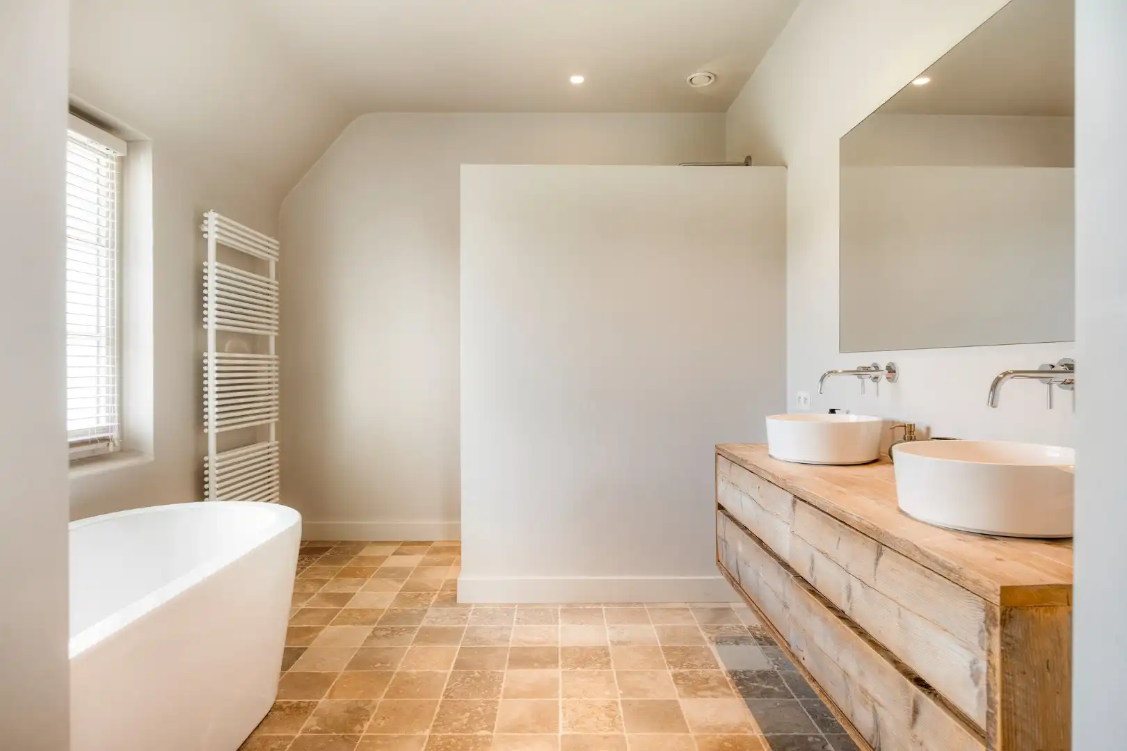 Prachtig afgewerkte villa met 4 slpks en 2 badkamers , landelijk gelegen op 1.080 m² ! foto 27